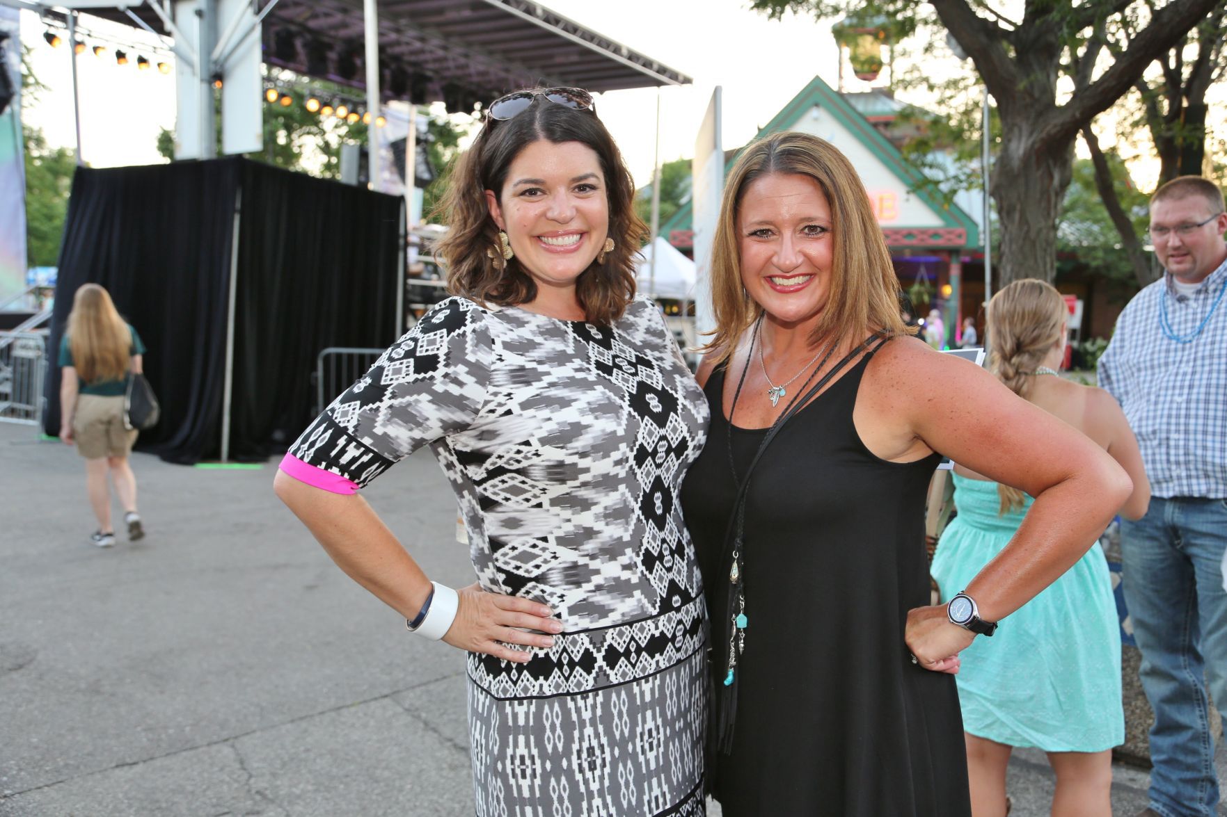 Julia Row, Holly Kunze